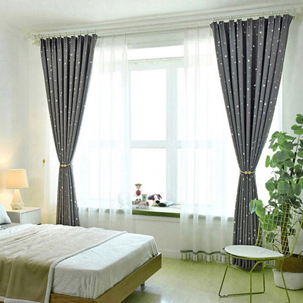 Lichtgrijs verduisterend gordijn Tana met sterren.