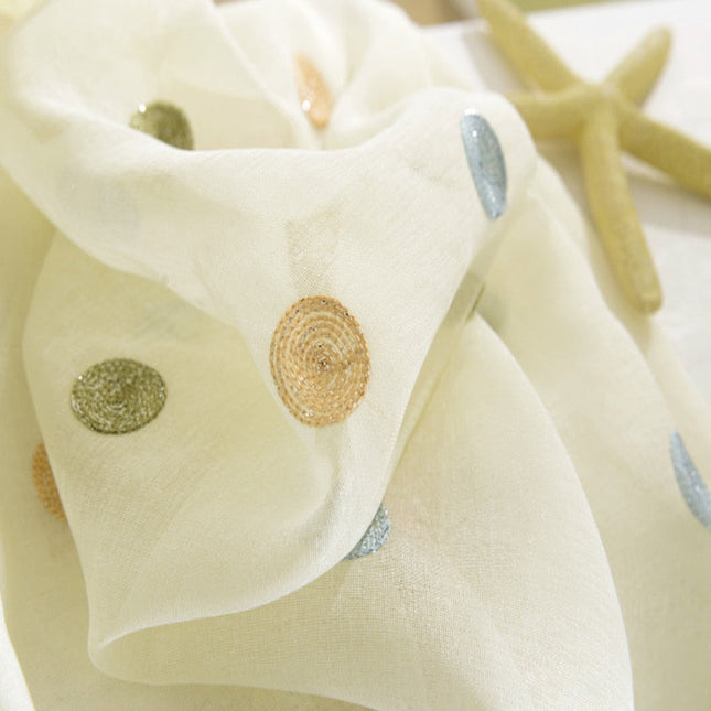 Vitragegordijn met gekleurde stippen patroon