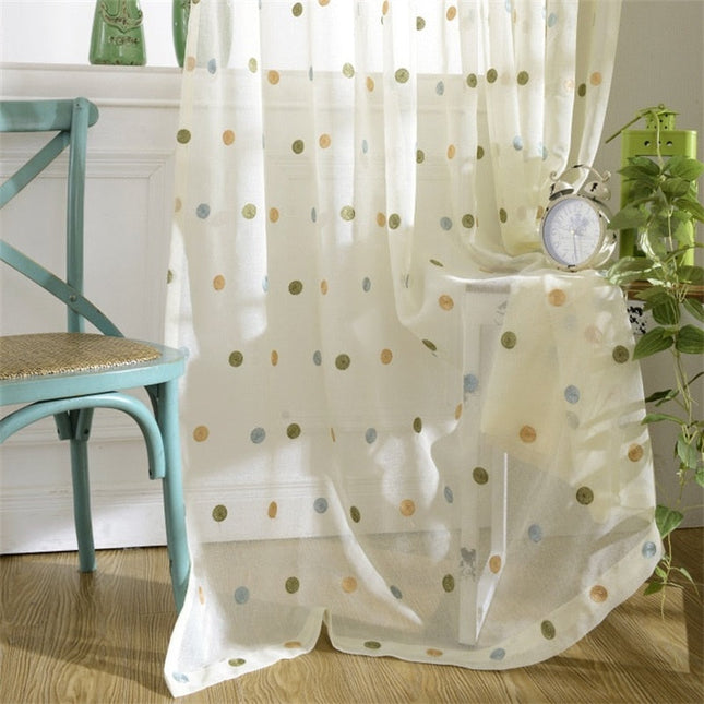 Vitragegordijn met gekleurde stippen patroon