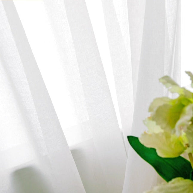 Effen lichtdoorlatende vitrage voor woonkamer