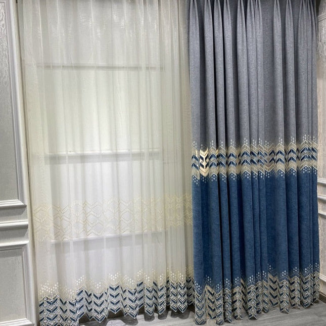 Luxe gordijn met geborduurd azteken patroon