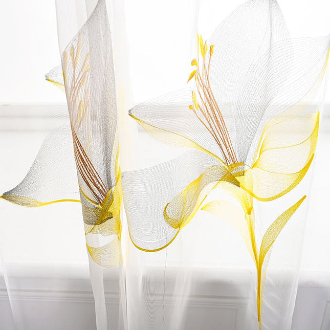 Elegante vitrage met geborduurde bloemen