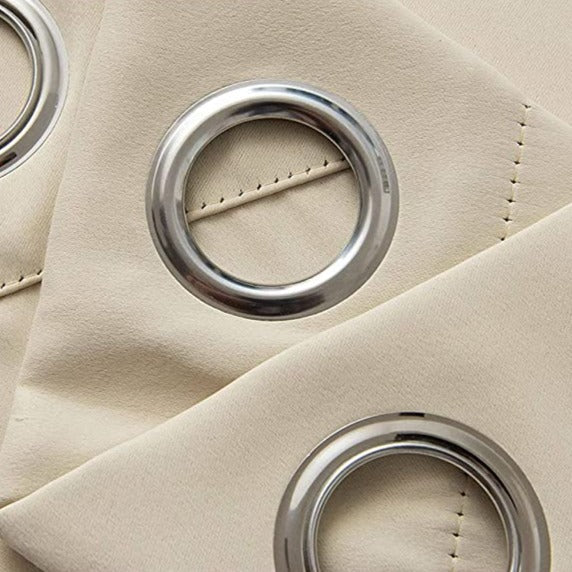 Isolerend serre gordijn met ringen boven.