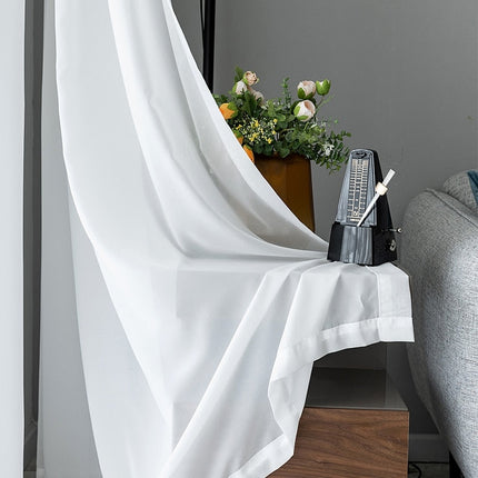 Effen soepelvallend lichtdoorlatend gordijn