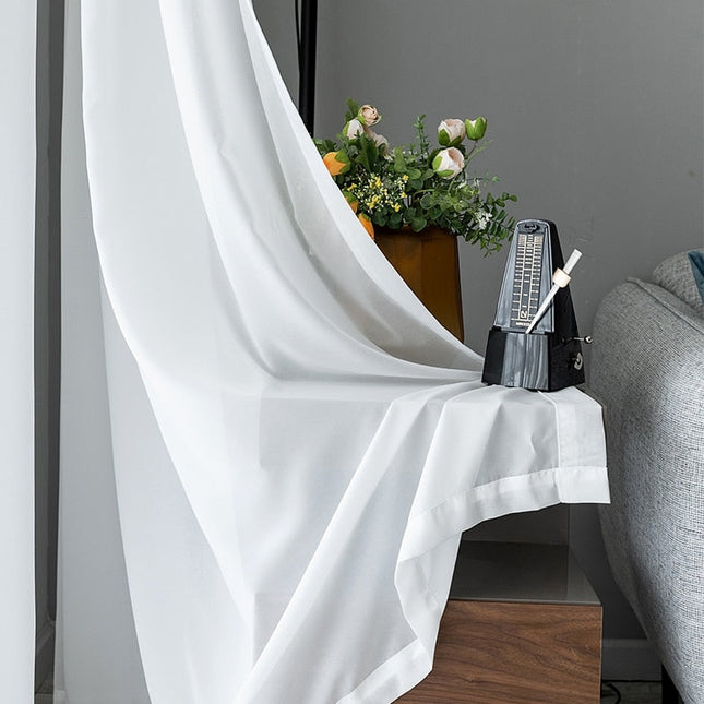 Effen soepelvallend lichtdoorlatend gordijn