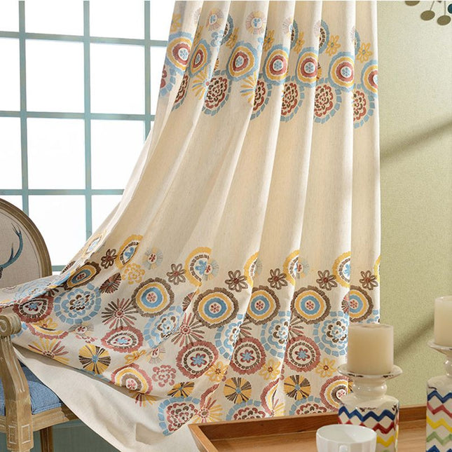 Bohemian gordijn met kleurrijk mandala patroon