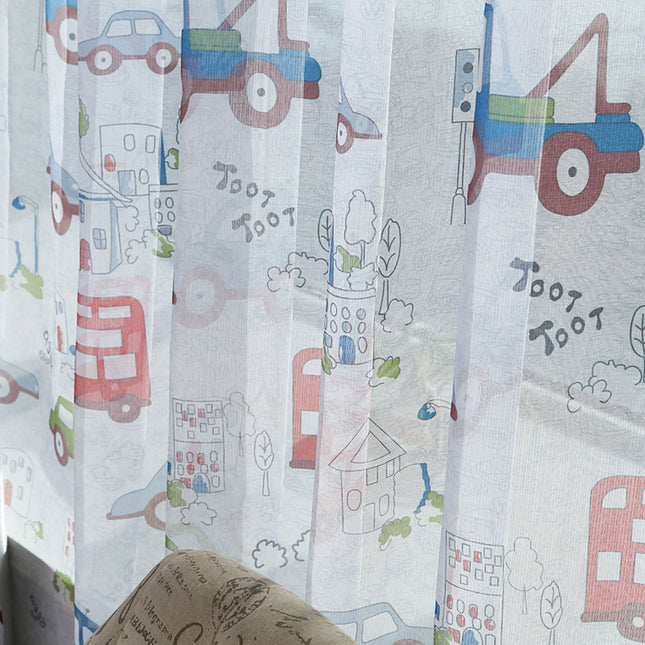 Leuke vitrage voor kinderkamer met auto's