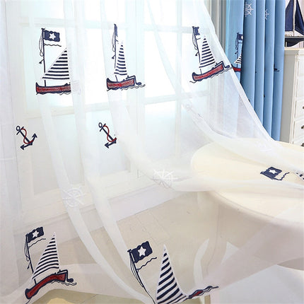 Vitrage met geborduurde zeilboot voor kinderkamer