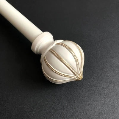 Vintage zwarte gordijnroede met ornament