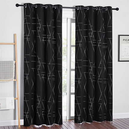 Zwart verduisterend gordijn met zilverlijnen