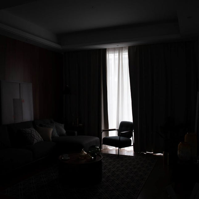 Lichtblauw verduisterend gordijn met linnenstructuur