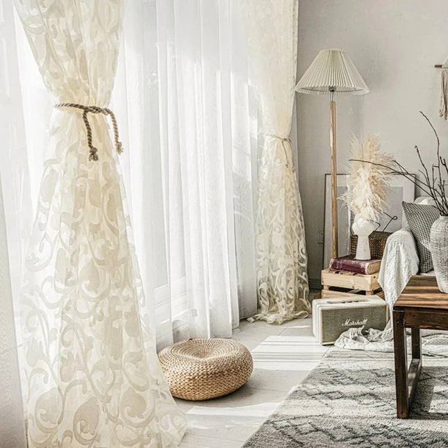 Wit vitrage gordijn met barok patroon