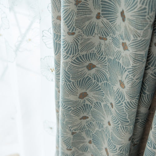 Verduisterend gordijn Neri met bloemenprint.