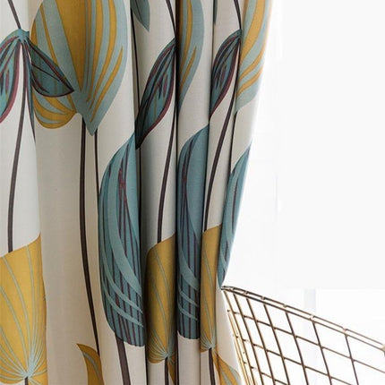 Lichtdoorlatend gordijn met Scandinavisch bladmotief.
