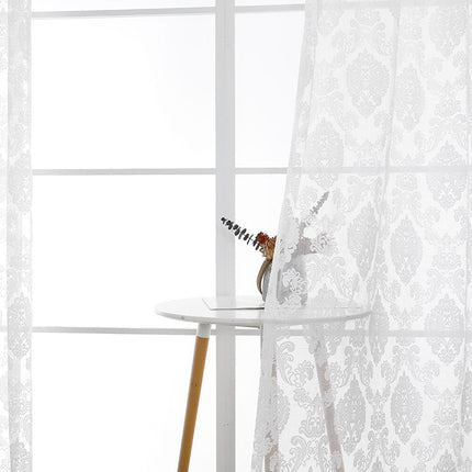 Lichtdoorlatende vitrage met damast patroon