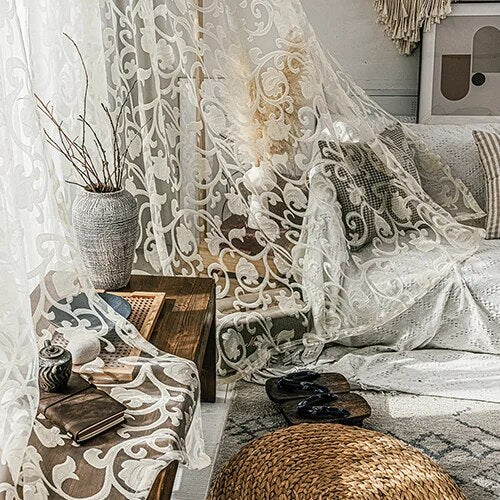 Wit vitrage gordijn met barok patroon