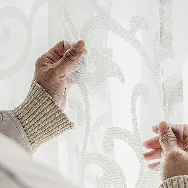 Wit vitrage gordijn met barok patroon