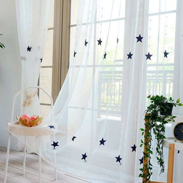 Vitrage kinderkamer met blauwe sterren