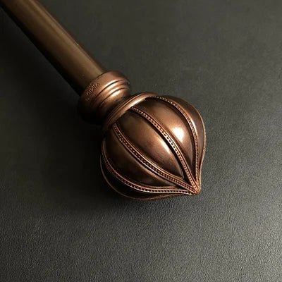 Vintage zwarte gordijnroede met ornament