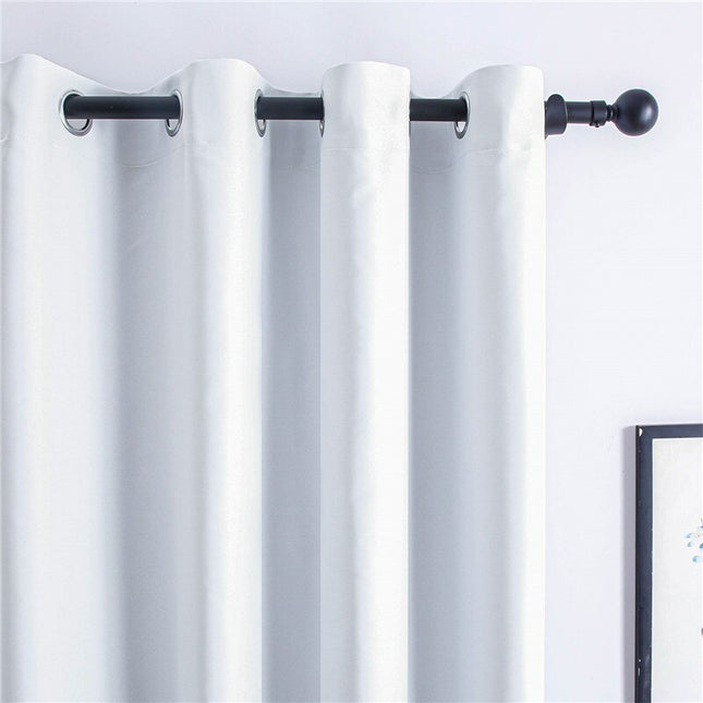 Wit verduisterend gordijn met ringen