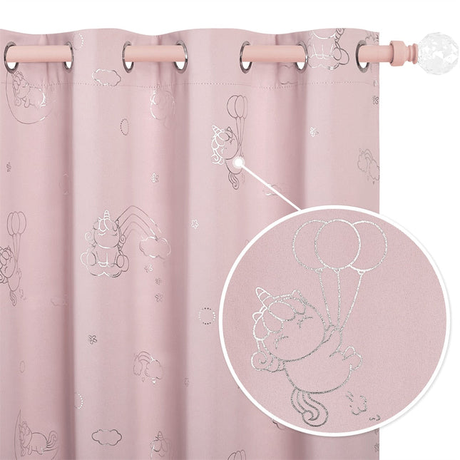Roze kindergordijn met zilveren eenhoorns