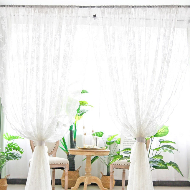 Kanten vitrage met romantisch bloemenpatroon