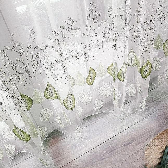 Groen vitragegordijn met bladmotief