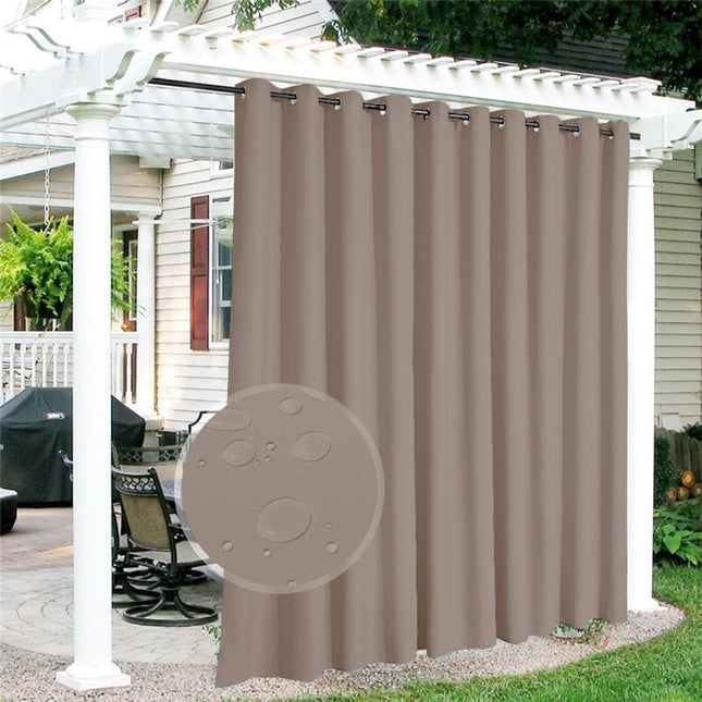 Taupe waterdicht terrasgordijn met ringen.