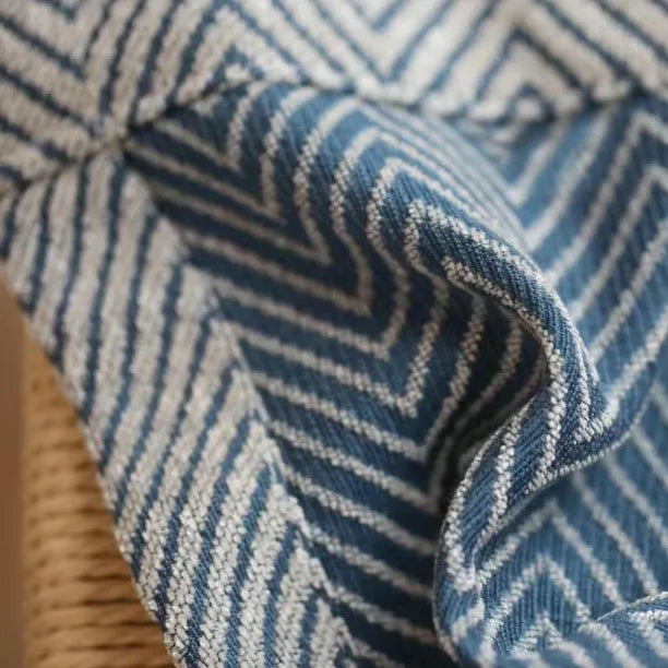 Verduisteringsgordijn blauw met wit visgraatpatroon
