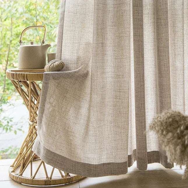 Semi-transparant beige gordijn met border