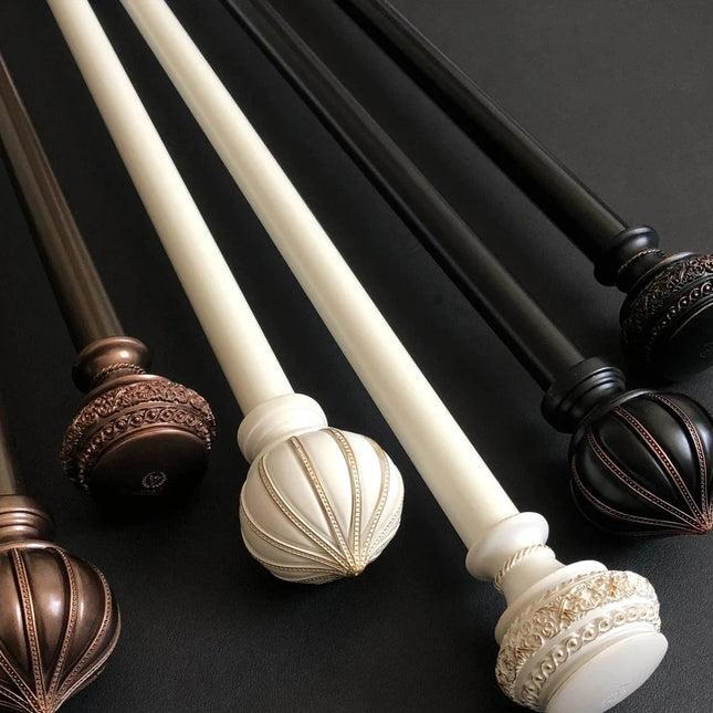 Vintage zwarte gordijnroede met ornament