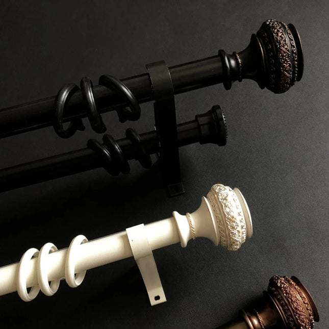 Vintage zwarte gordijnroede met ornament