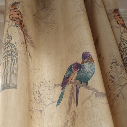 Paars gordijn met vogel- en kooiprint