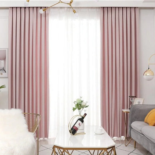 Decoratief roze gordijn met geweven patroon