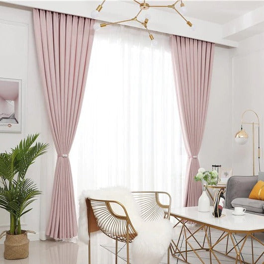 Decoratief roze gordijn met geweven patroon