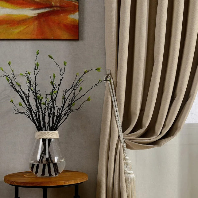 Effen beige verduisterend gordijn