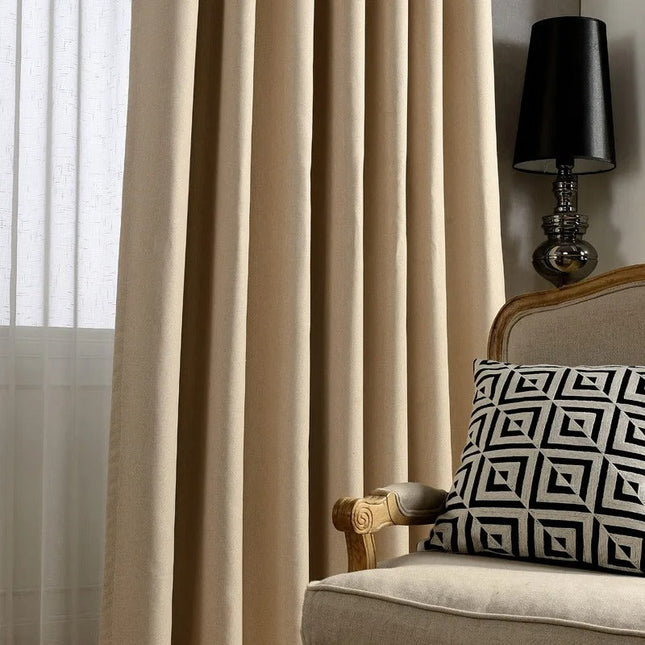 Effen beige verduisterend gordijn