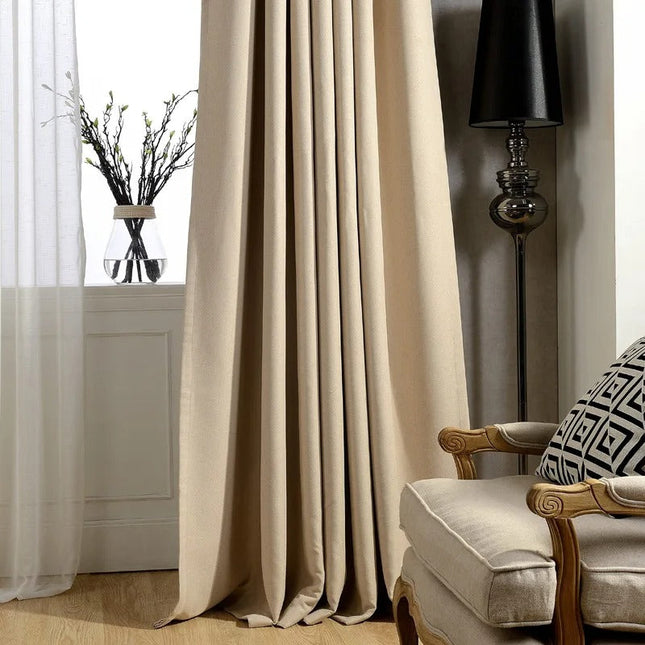 Effen beige verduisterend gordijn
