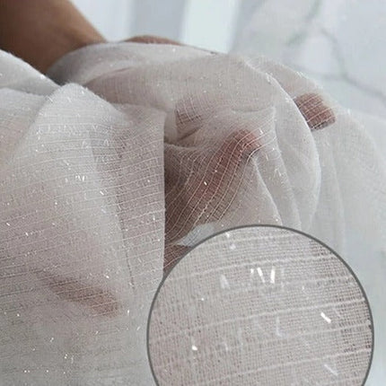 Lichtdoorlatend gordijn met subtiele glitter