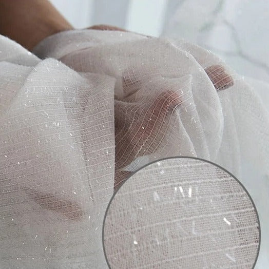 Lichtdoorlatend gordijn met subtiele glitter