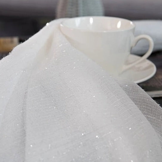 Lichtdoorlatend gordijn met subtiele glitter