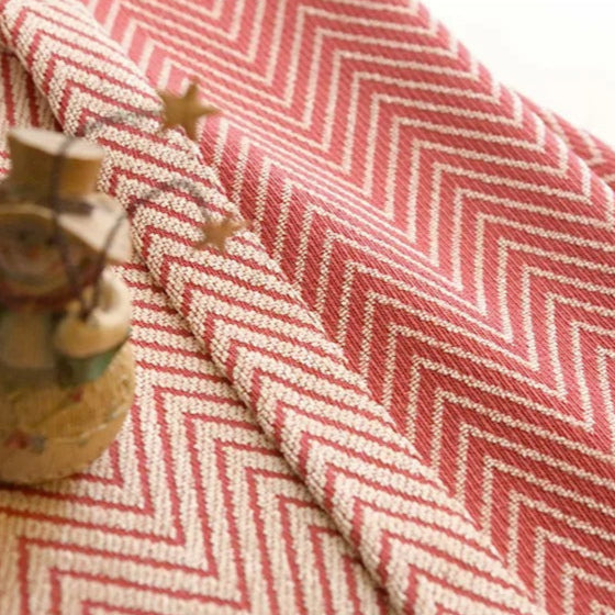 Rood gordijn met visgraatmotief