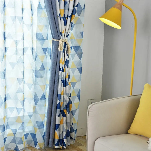Verduisteringsgordijn met geometrisch driehoek patroon