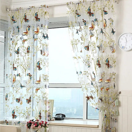 Vitrage met geborduurde gekleurde vlinders