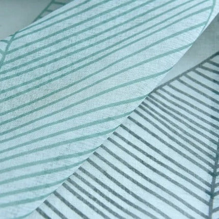 Moderne vitrage met groot bladmotief