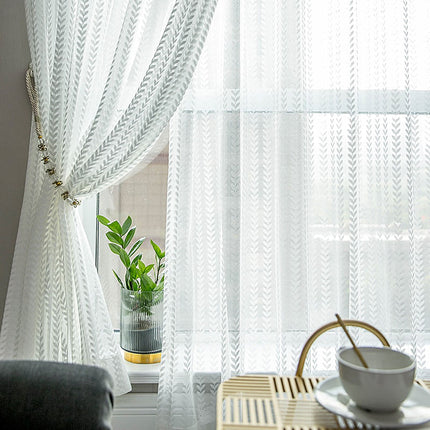 Witte vitrage met visgraatmotief