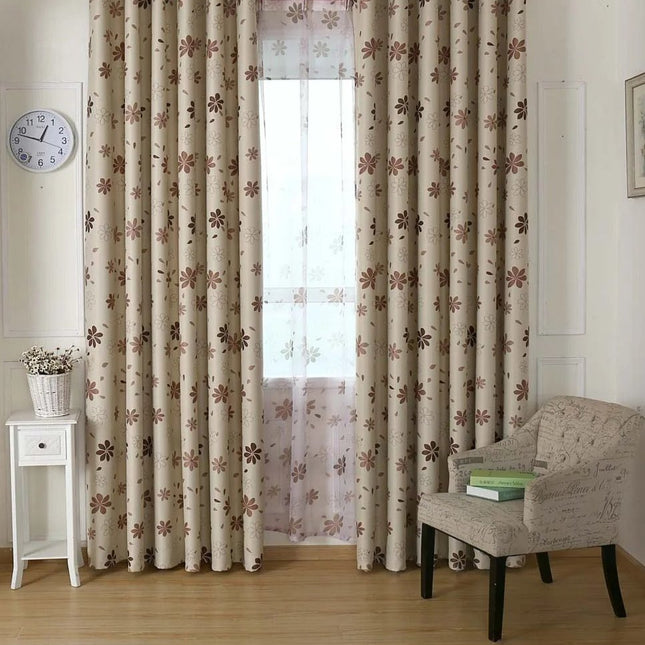 Verduisterend gordijn Inasa met modern bloemmotief.