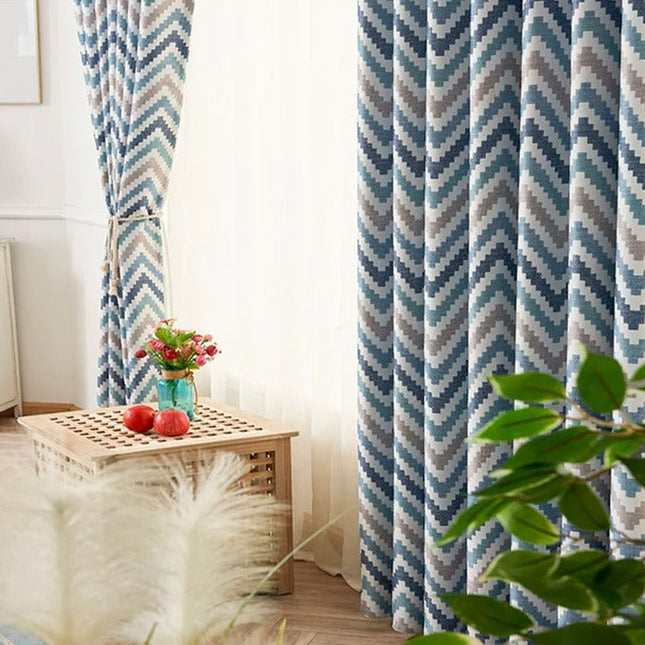 Blauw verduisterend gordijn Penedo met zigzagpatroon.