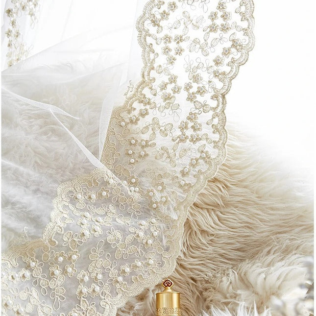 Luxe vitrage met parels en borduurwerk