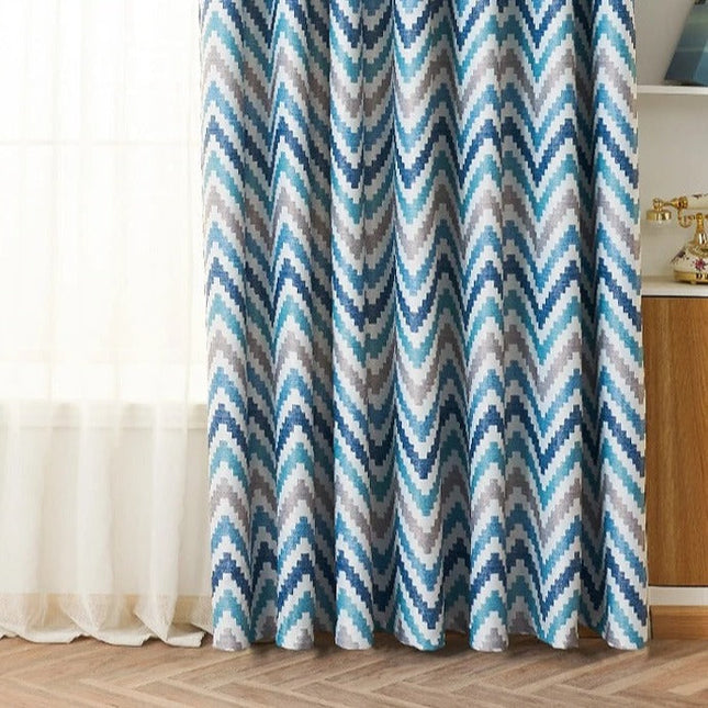 Blauw verduisterend gordijn Penedo met zigzagpatroon.